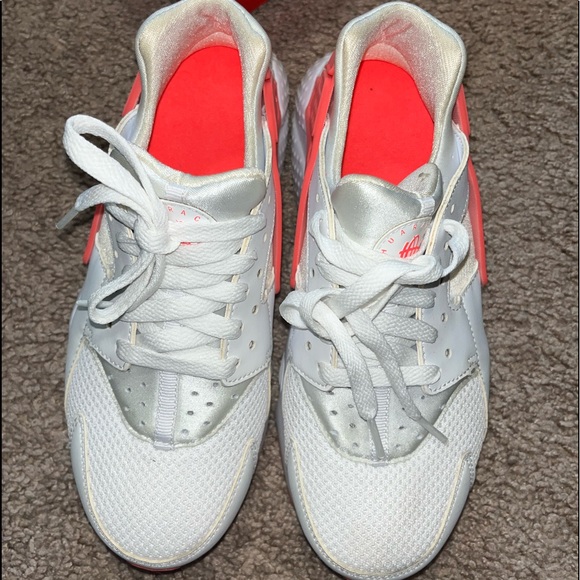 Nike Huarache Shoes. - Picture 3 of 6